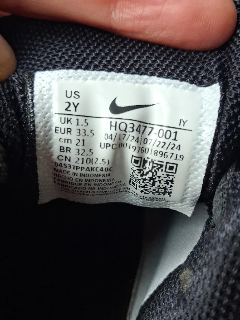Nike Vomero 5 Kids Black White Gray Sneakers with Mint Pull Tab